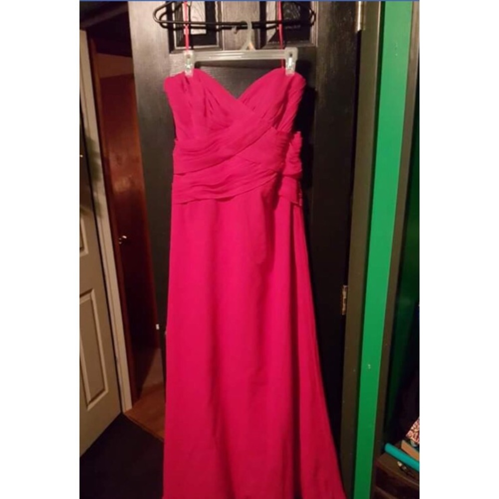 Beautiful Scarlett red formal dress.. never worn!